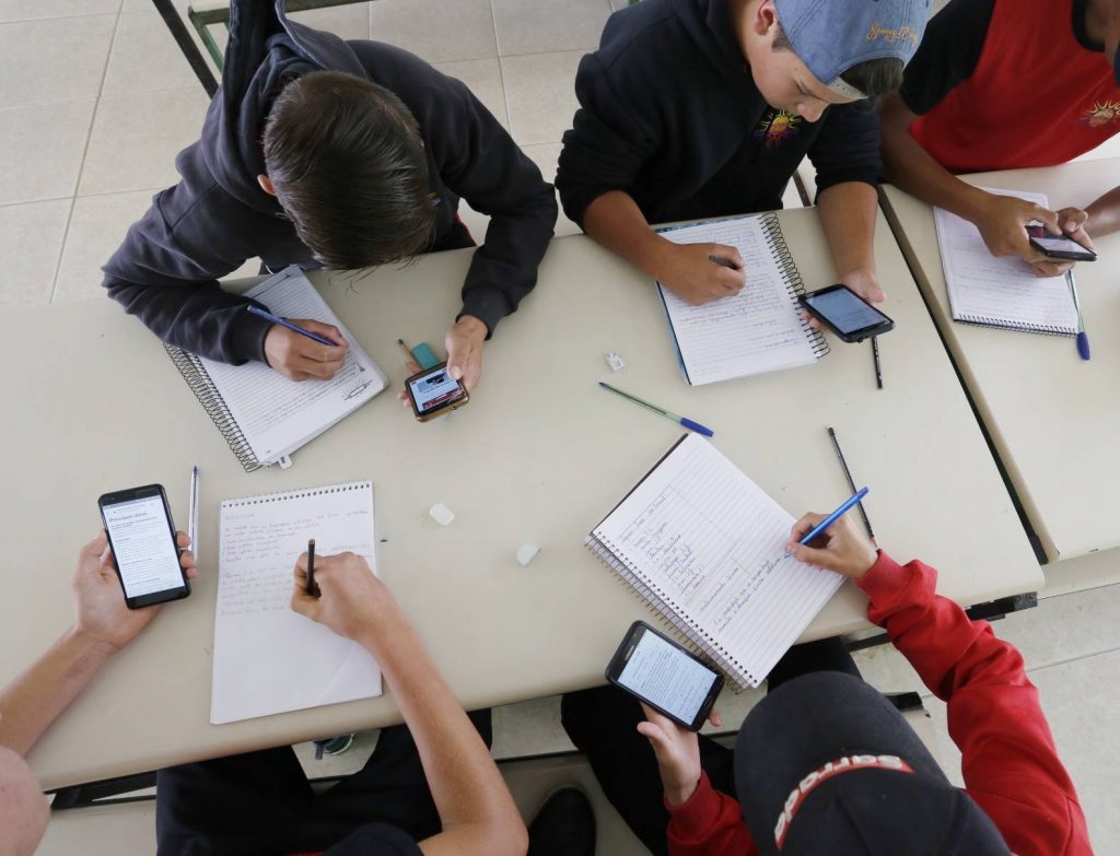 2 mil professores participam de formação para auxiliar alunos que precisam de reforço escolar