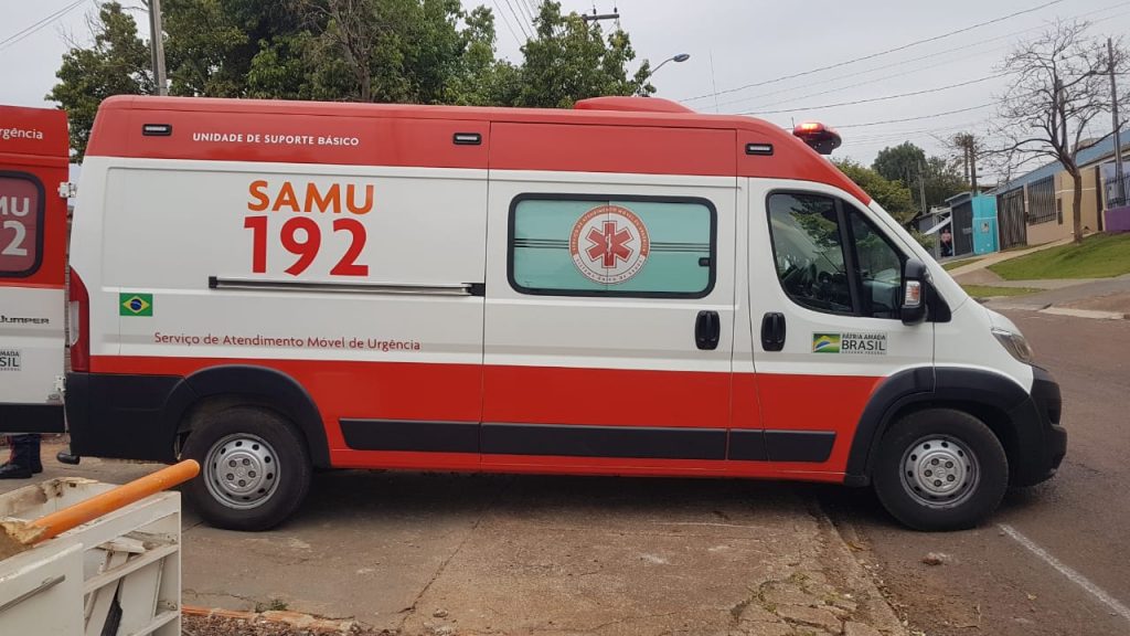 Homem desmaia e sofre queda no Bairro Santa Cruz