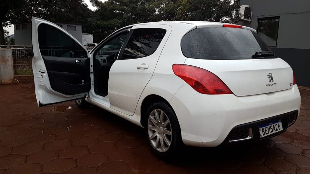 Peugeot 308 roubado no Bairro Canadá é recuperado pela PM no Conjunto Sanga Funda