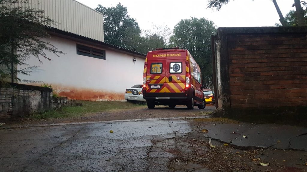 Mulher de 36 anos sofre queda e fica ferida no Centro