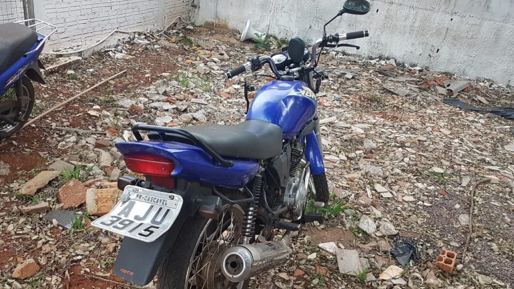 Motocicleta com registro de furto é localizada em frente ao Parque Vitória