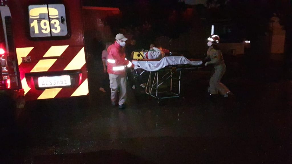 Homem sofre queda e é socorrido pelo Siate no Bairro Alto Alegre