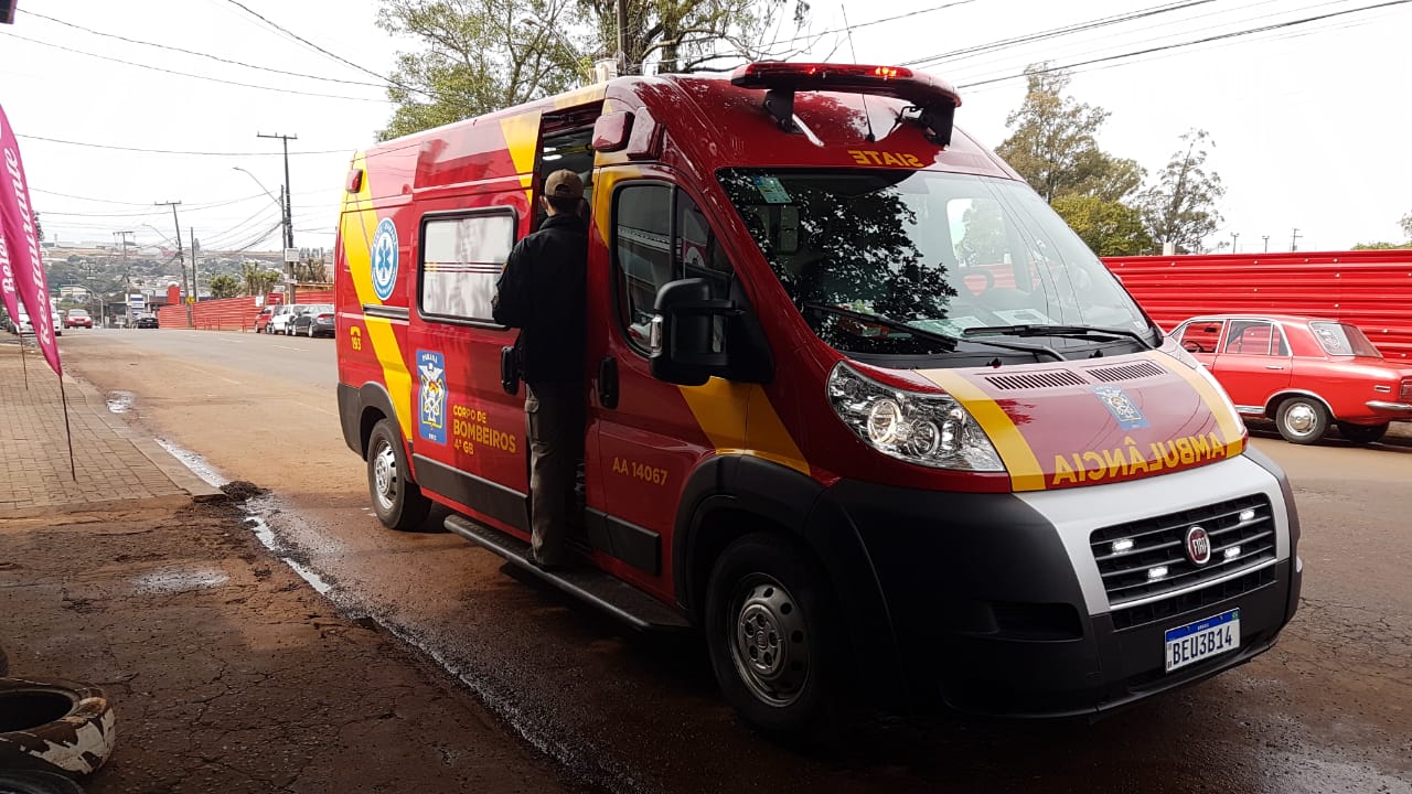 Jovem de 19 anos é baleado no Bairro Morumbi e socorrido pelo Corpo de Bombeiros