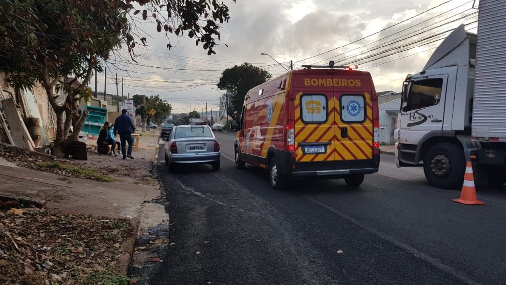 Fiesta e Corsa colidem na Rua Souza Naves, esquina com a Rua Quintino Bocaiúva, no Parque São Paulo; Siate foi mobilizado