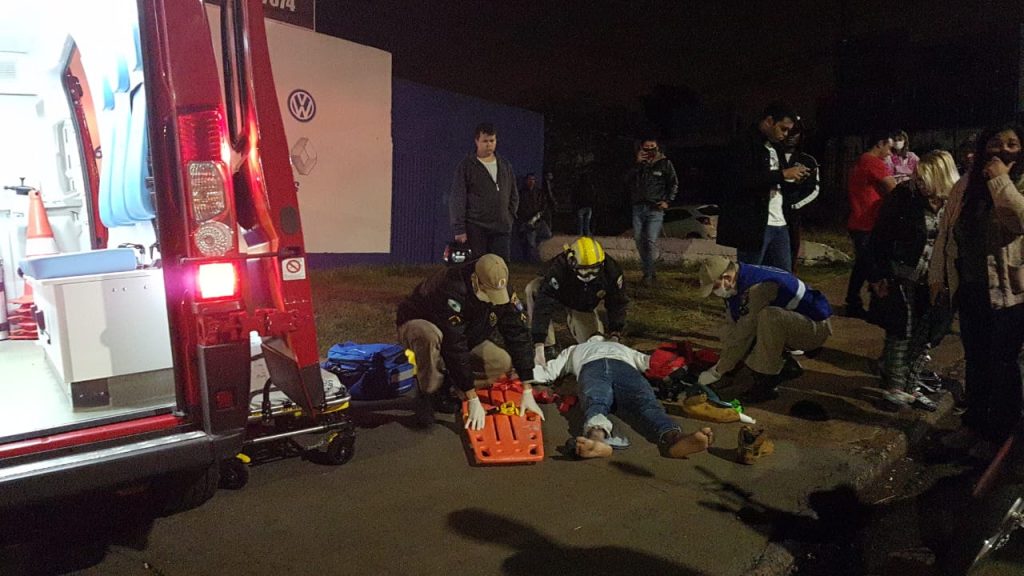 Motociclista fica ferido em colisão contra carro na Rua Europa, no Bairro Brasília