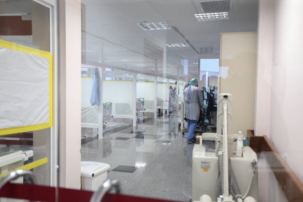 Boletim aponta redução contínua de casos e óbitos no Paraná há um mês e meio