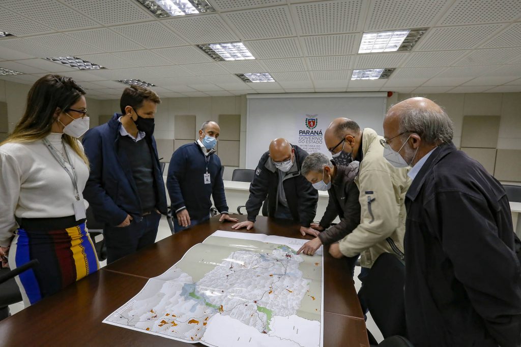 Governo e prefeitura de Curitiba discutem modelo de linha férrea fora da Capital
