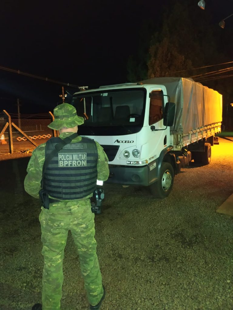BPFron apreende caminhão com adulteração em Mercedes