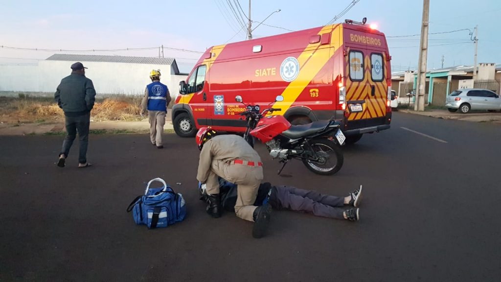 Siate socorre homem ferido em colisão entre moto e carro no Bairro Cascavel Velho