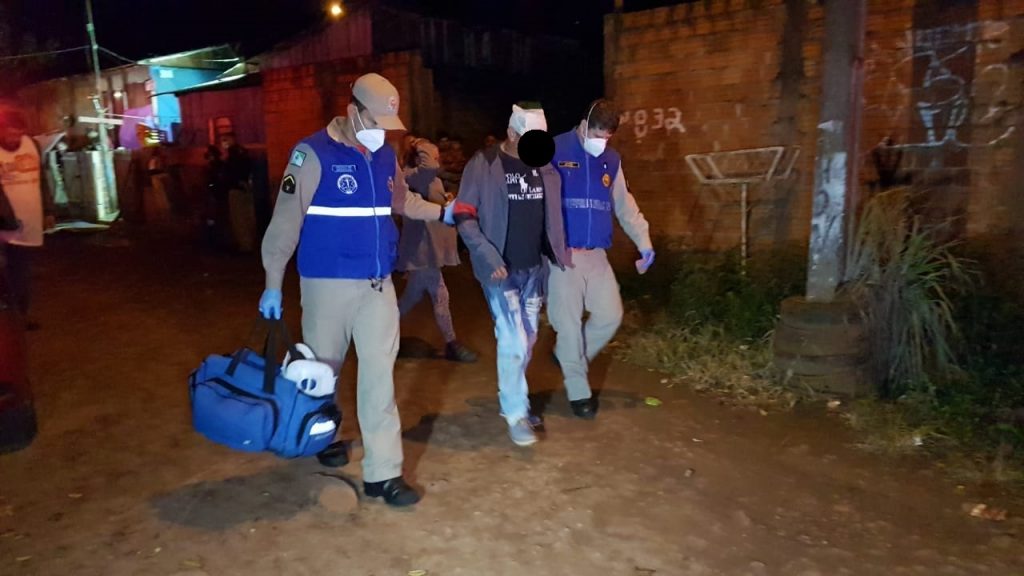 Pai e filho ficam feridos ao trocarem agressões com faca no Bairro Brasília; Siate e PM foram mobilizados