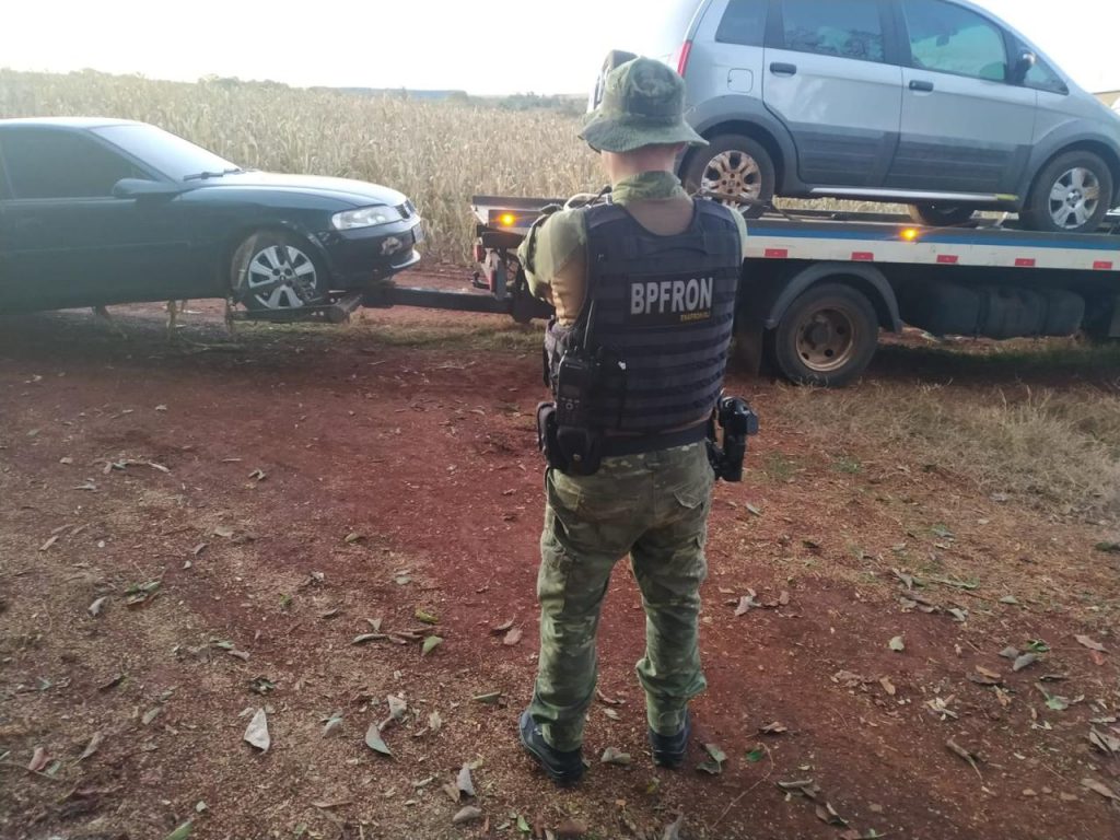 BPFron apreende dois veículos carregados de cigarros em São Miguel