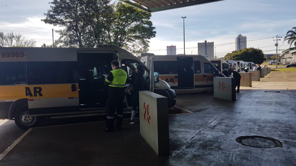 Veículos do transporte escolar passam por vistoria