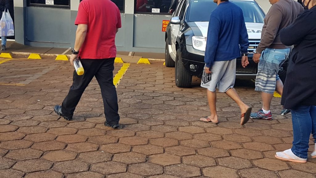 Dupla é detida pelo GDE por envolvimento com o tráfico de drogas no Bairro Santa Cruz