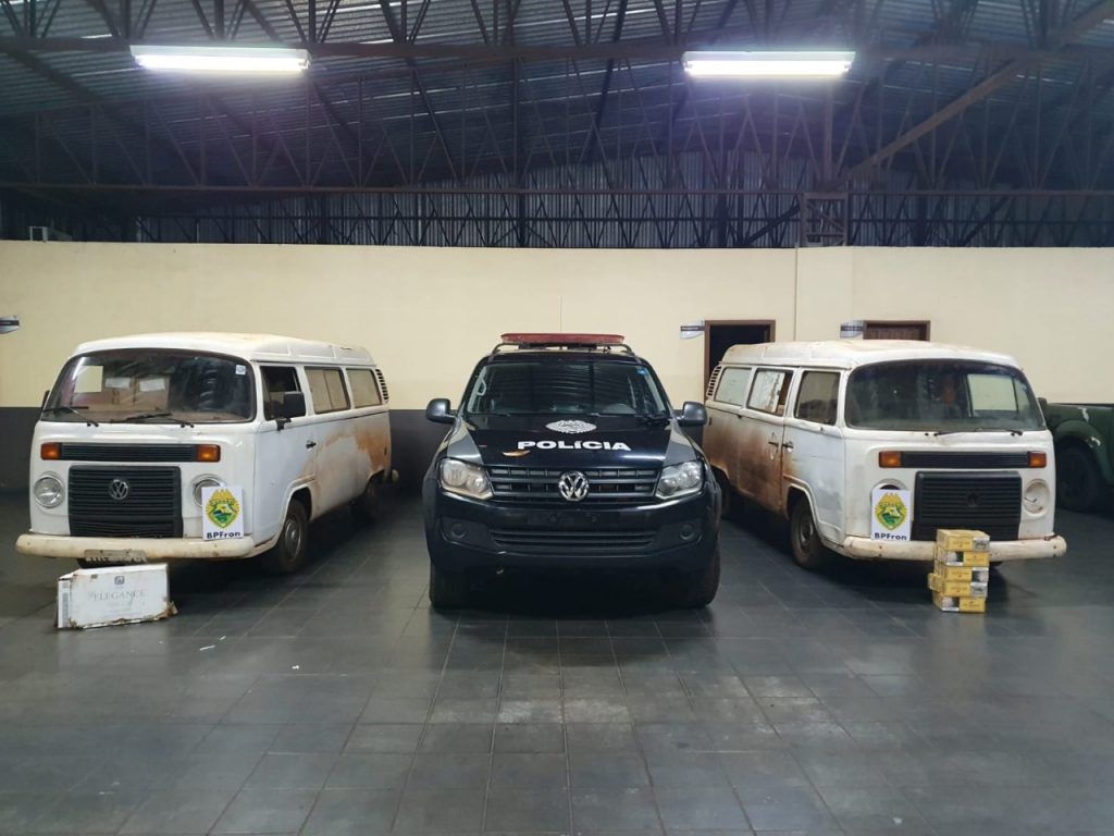BPFron apreende dois veículos carregados com cigarros contrabandeados em Dr. Oliveira Castro, Distrito de Guaíra