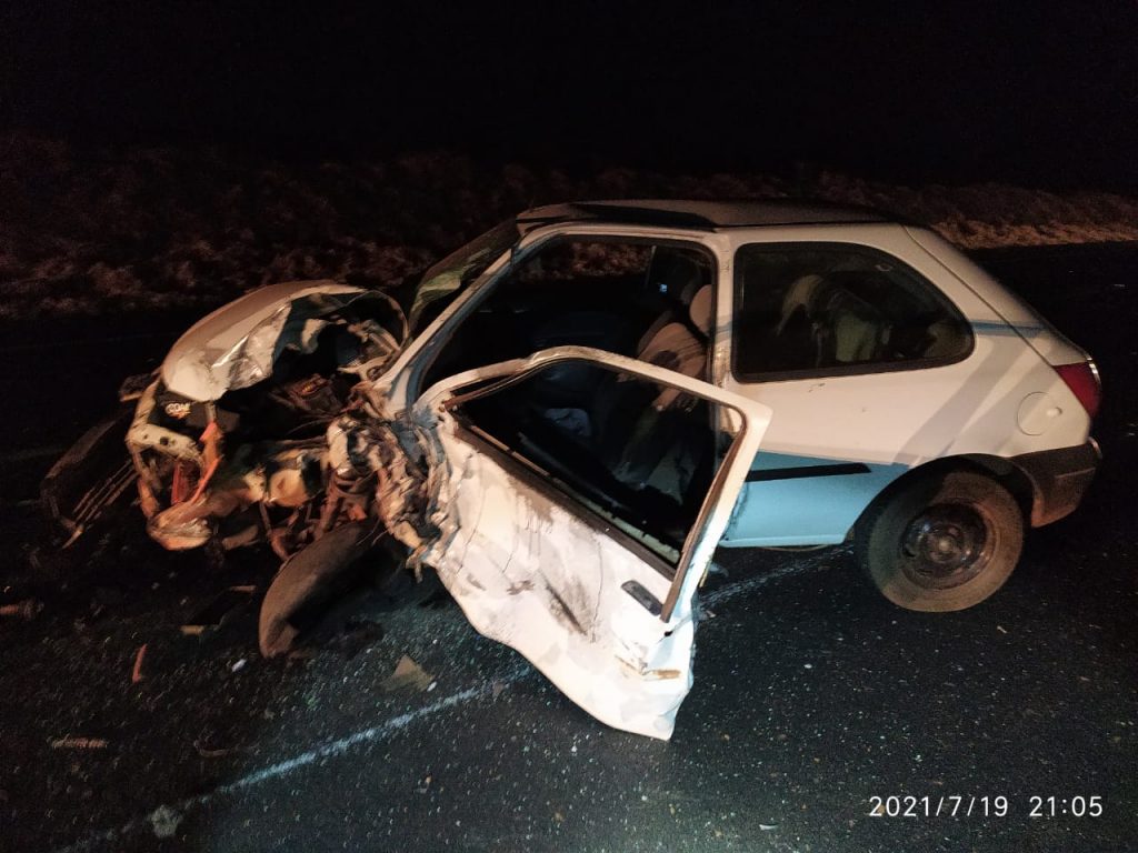 Colisão frontal envolve carro e caminhão na BR-277, em Cantagalo