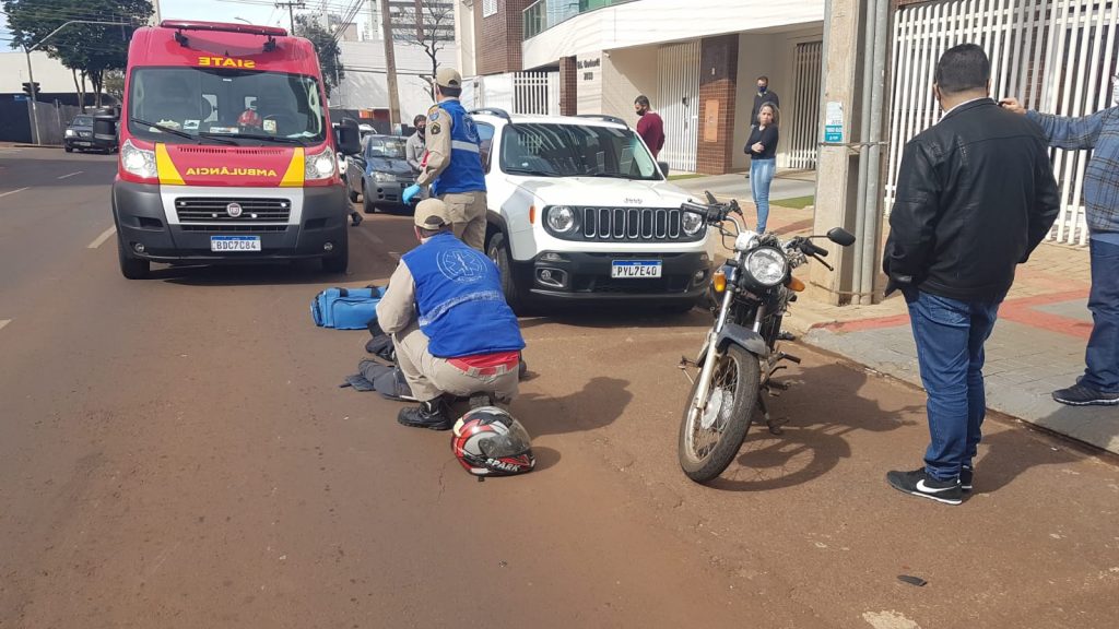 Motos colidem na esquina das ruas Rua Pio XII e São Paulo