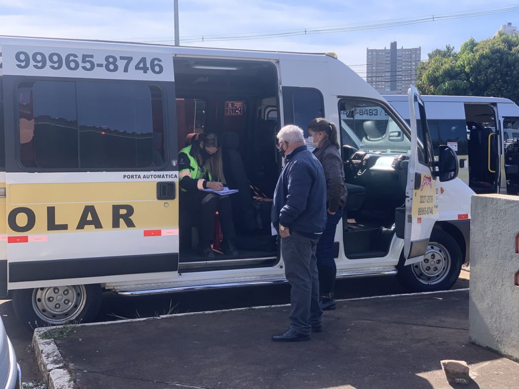 Vans do transporte escolar serão fiscalizadas no fim do mês