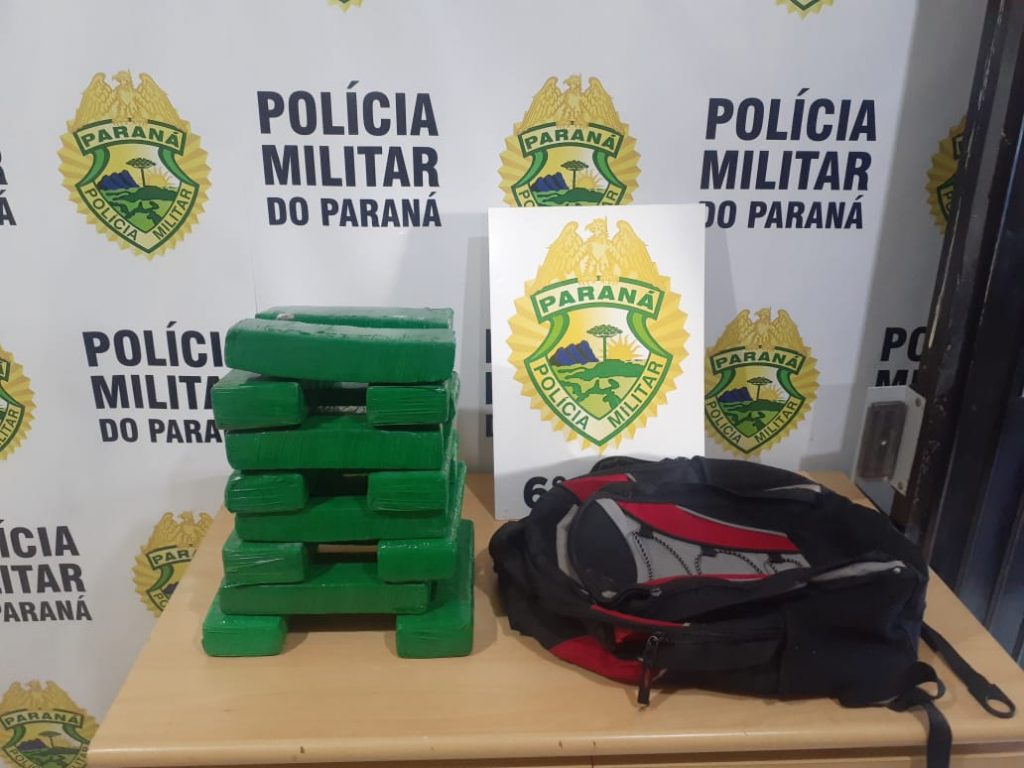 PM detém dois jovens e apreende 17 tabletes de maconha nas proximidades da rodoviária de Cascavel