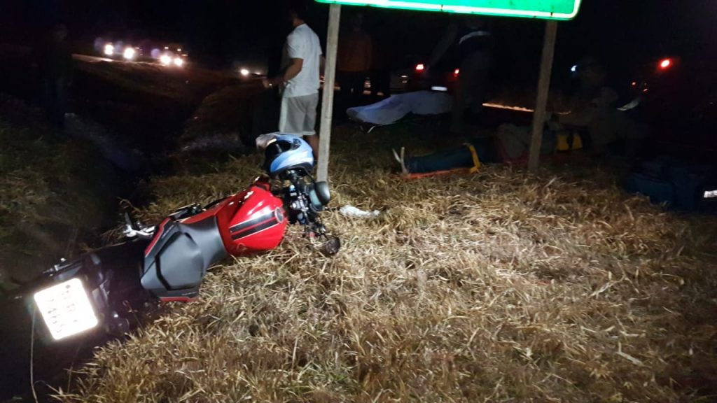 Motociclista ferido é socorrido pelo Siate na BR-467, em Cascavel
