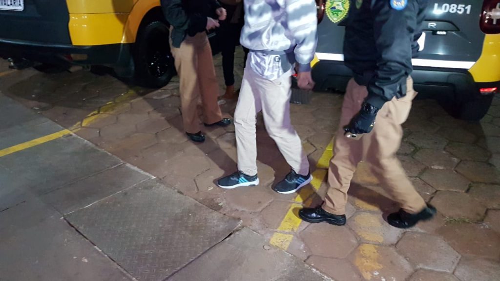 Jovem de 20 anos detido pela PM acusado de agredir três pessoas no Jardim Quebec