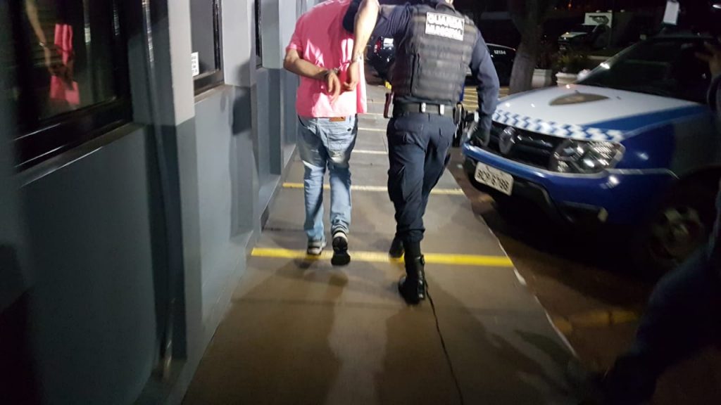 Homem de 28 anos, acusado de agredir a mãe adotiva, é detido e levado à 15ª SDP