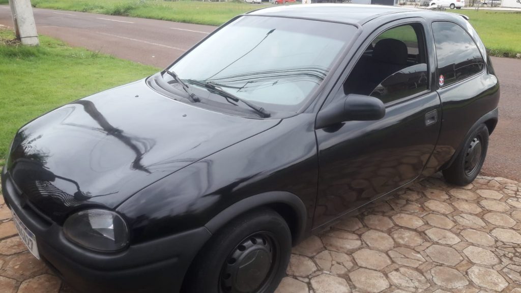 Corsa é furtado no Centro e dono oferece recompensa a quem localizá-lo