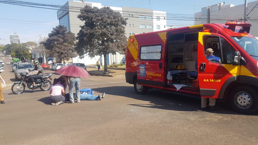 Entregadora de comida fica ferida em acidente de trânsito no Centro