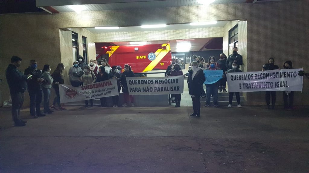 Profissionais do Consamu fazem protesto pedindo melhores condições de trabalho