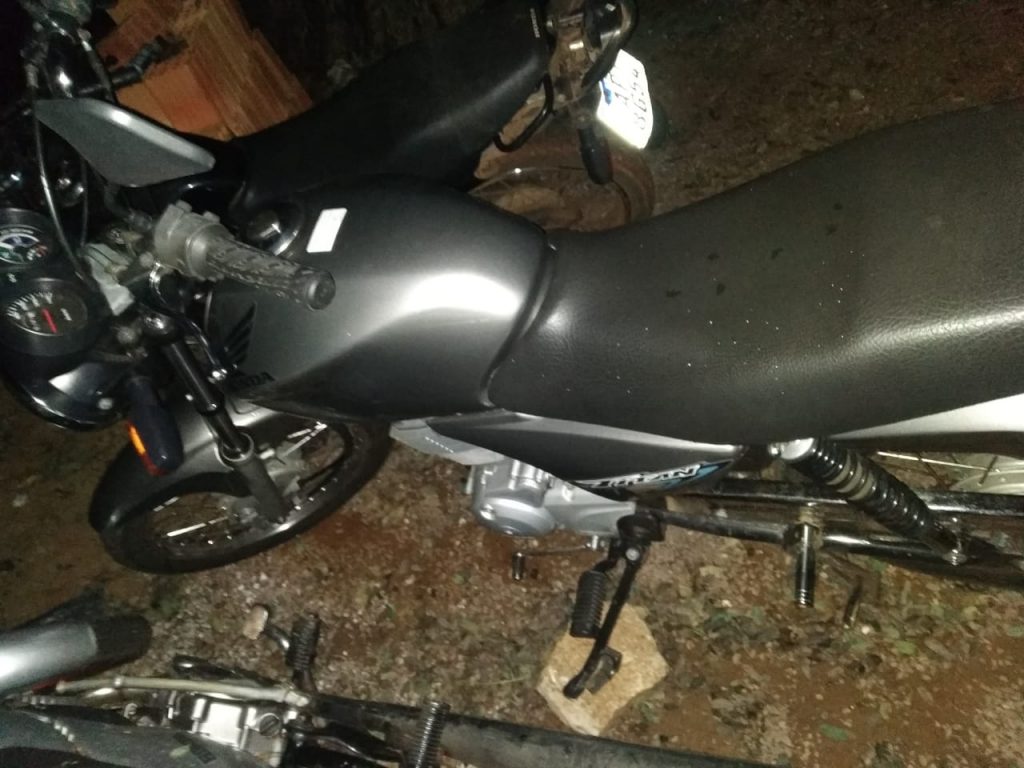 Moto com registro de furto é localizada pela PM na Rua Rio de Janeiro, no Centro
