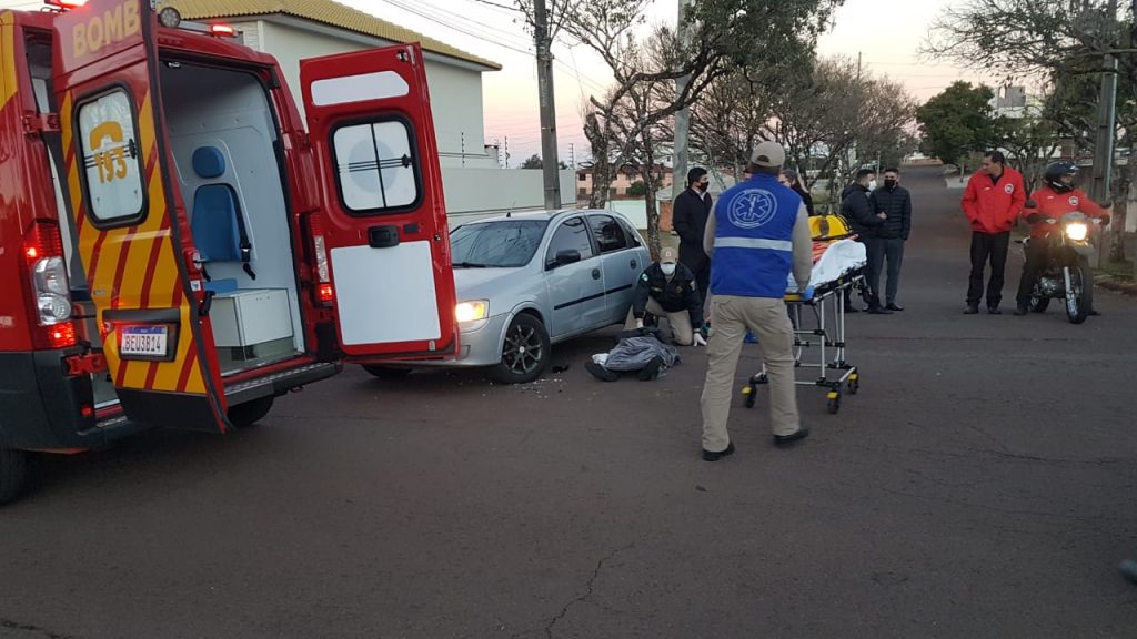 Siate socorre motociclista ferido após batida de trânsito na Rua Ponta Grossa, no Jardim Gramado