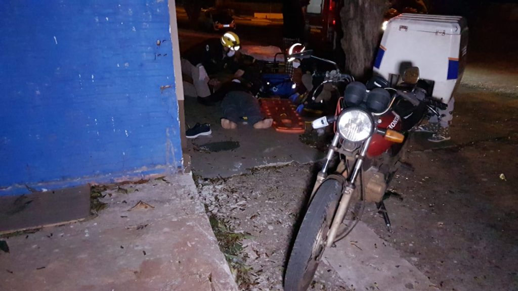 Siate socorre motociclista ferido na Rua Londrina, no Bairro Country