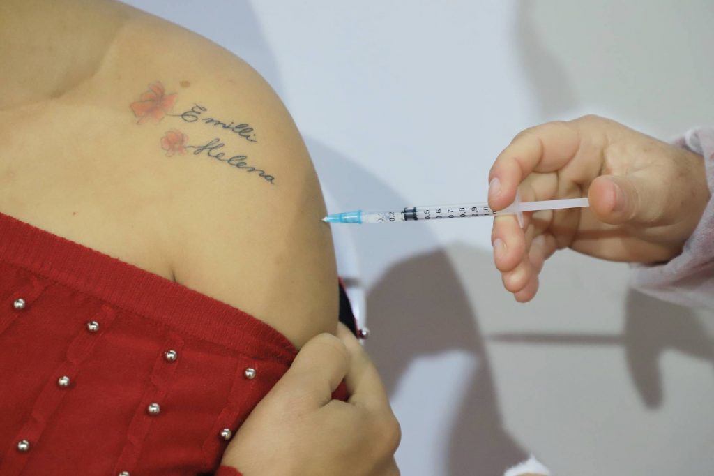 SP aplica 67% das doses de reforço contra Covid-19 do Brasil
