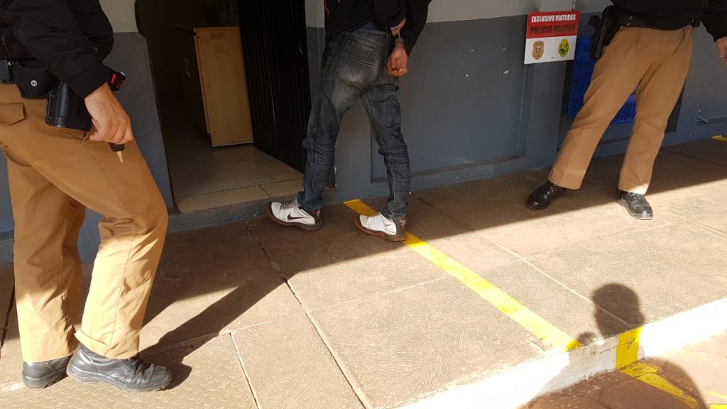 Homem suspeito de envolvimento em assaltos em Santa Tereza é preso pela PM