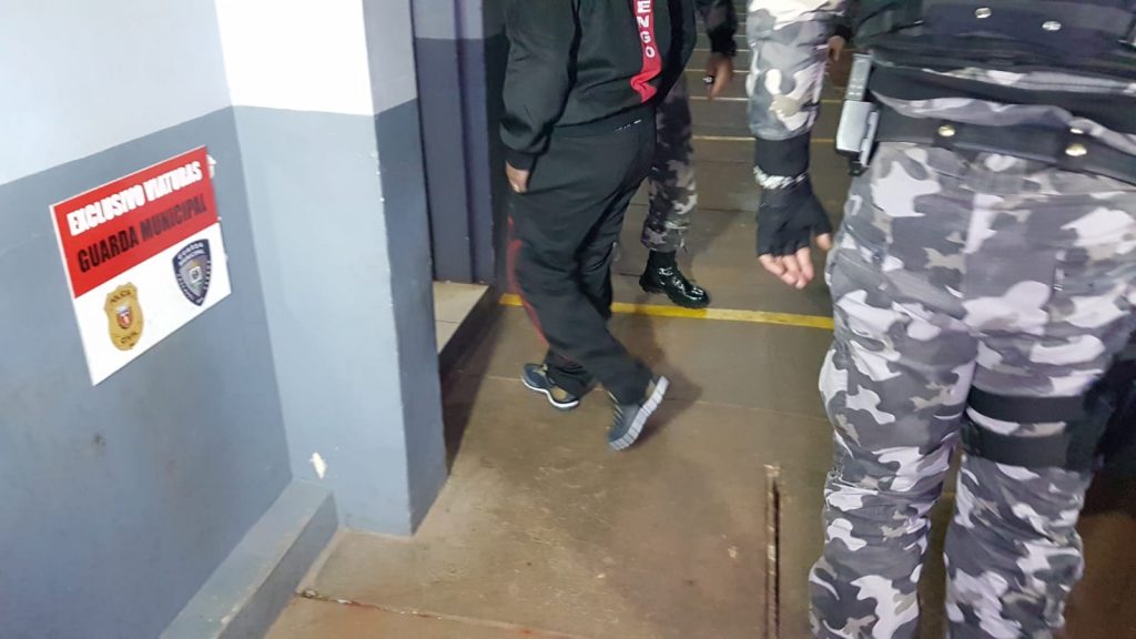 Passageiro de ônibus é preso pelo Choque com anabolizantes na rodoviária de Cascavel
