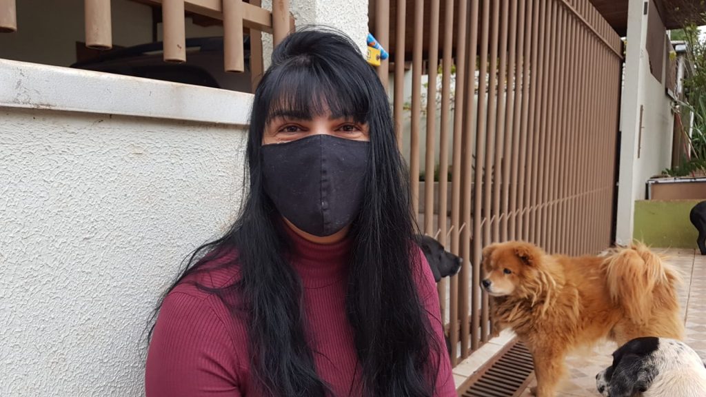 Moradora alerta para animais abandonados no Santa Felicidade e deixa contato para quem quiser adotá-los