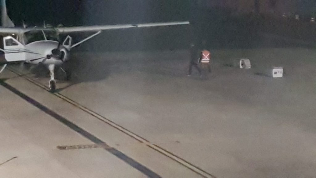 Doses de imunizantes contra a Covid-19 chegam ao aeroporto de Cascavel