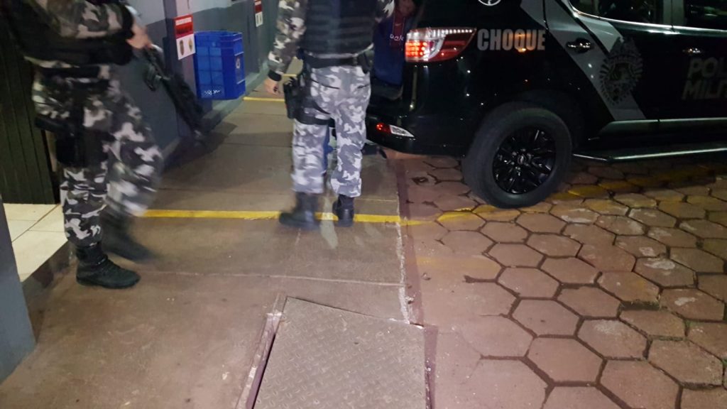 Choque detém jovens com moto com placa adulterada