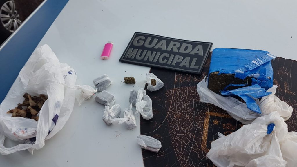 Patrulha Maria da Penha da GM apreende drogas e detém casal no Bairro Interlagos