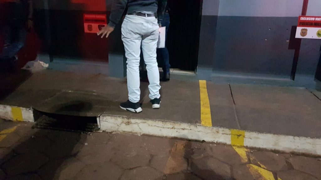 Devendo mais de R$ 44 mil de pensão alimentícia, homem é detido pela PM no Bairro XIV de Novembro