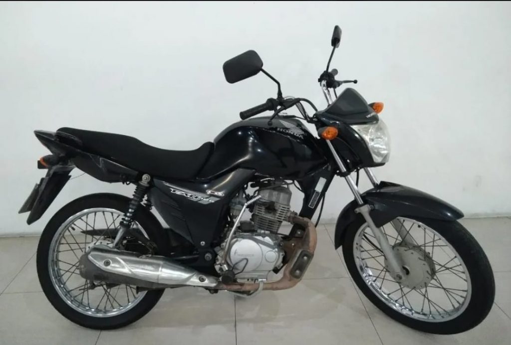 Motocicleta Honda Fan 125 com placa AZK-6J84 foi furtada no Centro