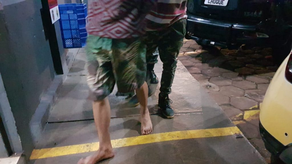 Jovens são detidos pelo Choque no Melissa após desacatarem e resistirem a abordagem policial