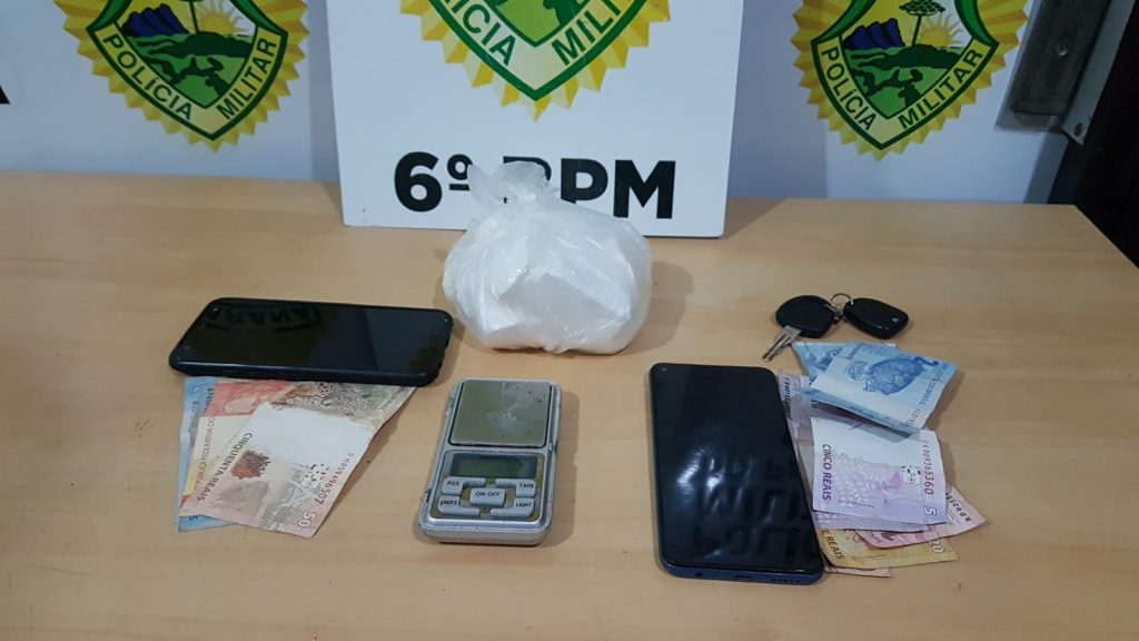 Polícia Militar detém dupla e apreende cocaína no Bairro Periolo