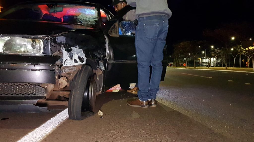Carro envolvido em acidente que deixou motociclista com fraturas pelo corpo é localizado pela PRF