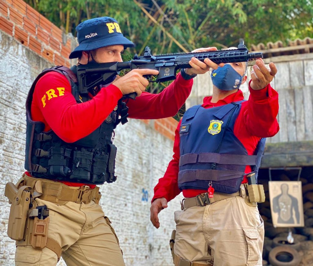 PRF realiza atualização em Armamento, Munição e Tiro em Foz do Iguaçu