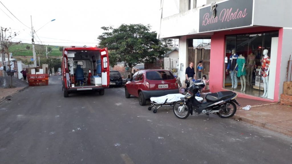 Mulher fica ferida ao cair de escada no Conjunto Gralha Azul