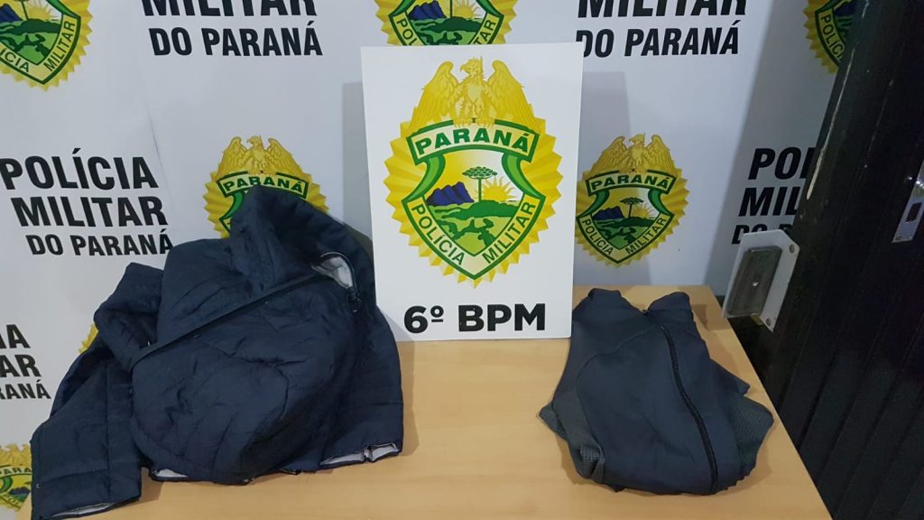 Mulheres são detidas ao serem flagradas tentando furtar blusas em loja no Centro