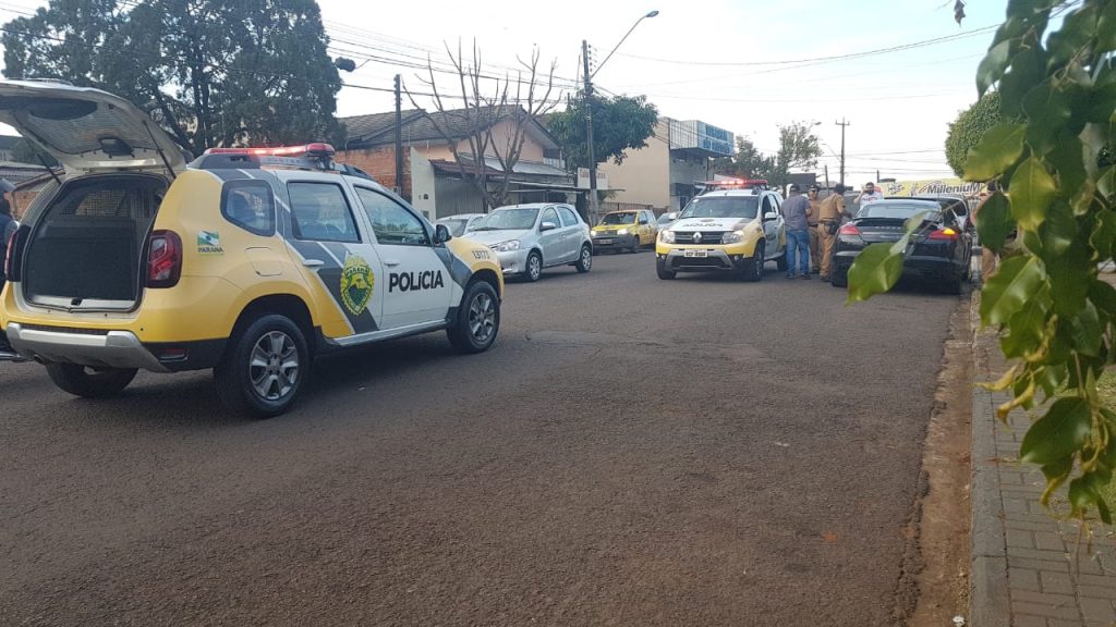 PM aborda Porsche no São Cristóvão, detém motorista e apreende pistola com munições