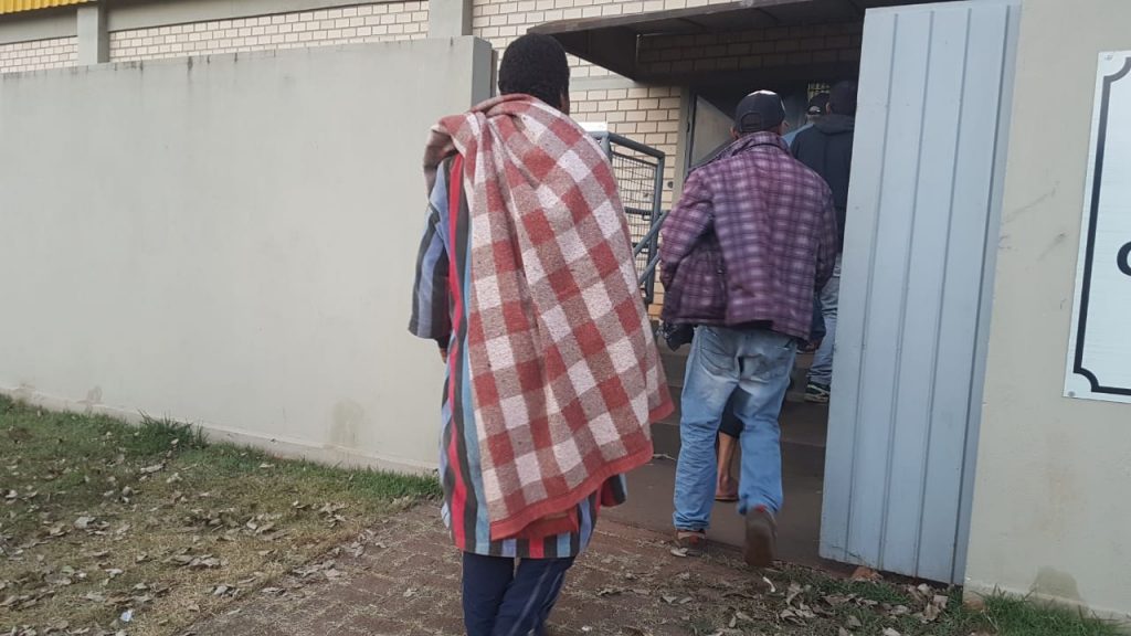 Acolhimento aos moradores de rua em ginásio no Bairro Coqueiral termina hoje