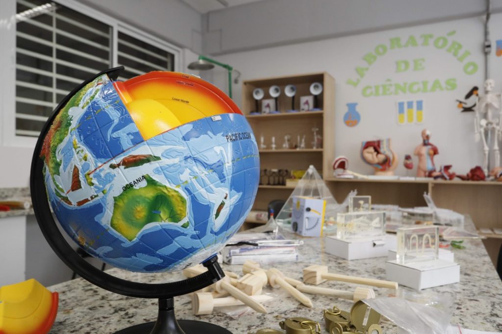 Cascavel investe bem mais que o exigido por lei em educação