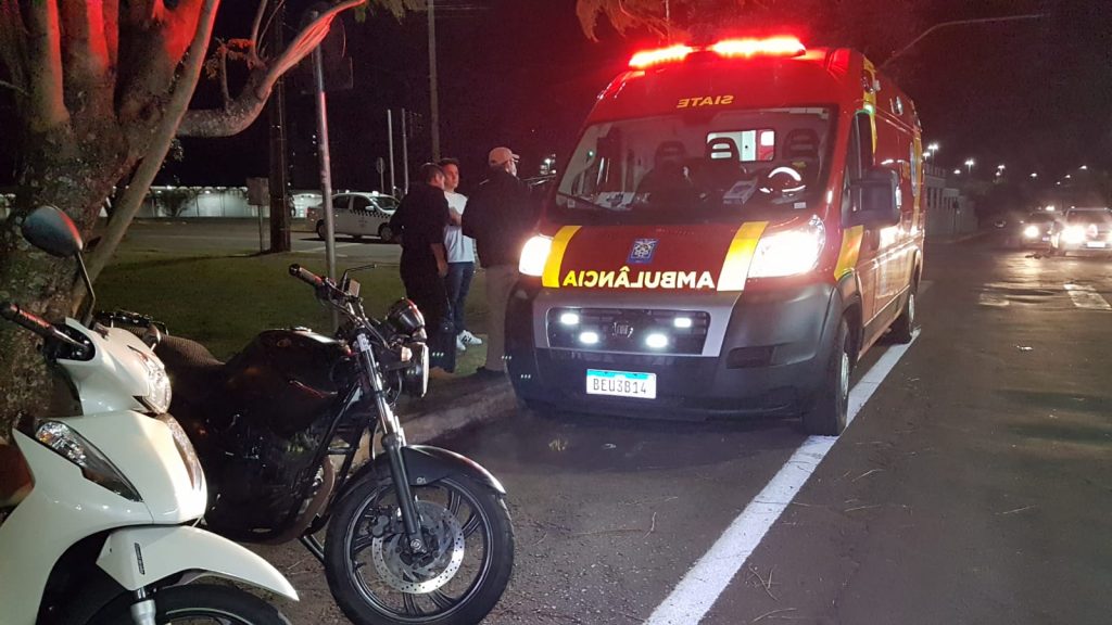 Jovem de 19 anos fica ferida em acidente de trânsito na Rua JK